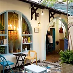 Kha Hostel & Cafe